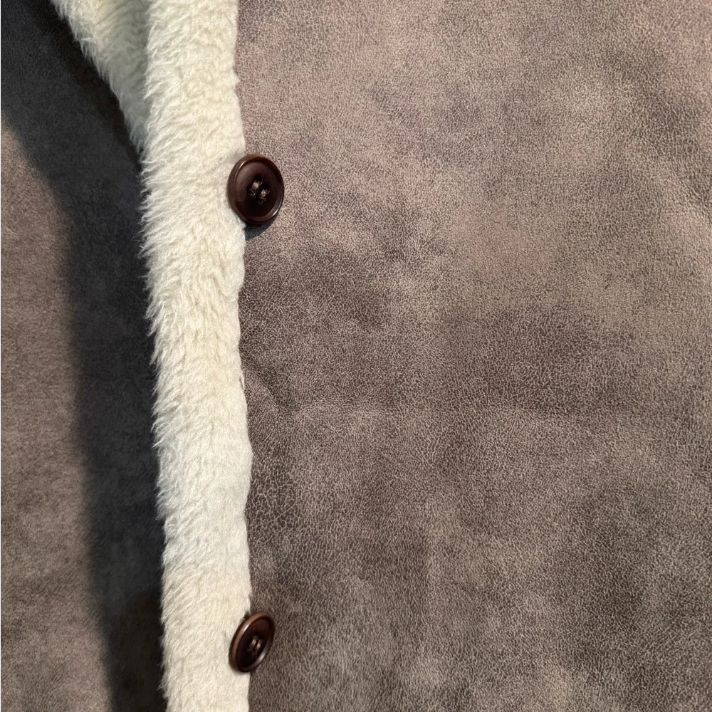 Abercrombie & Fitch Women's Tan Teddy Jacket with Cream Accents - Picture 5 of 5